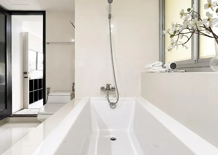 500m Bts L Large 53 Sqm L Rooftop Pool